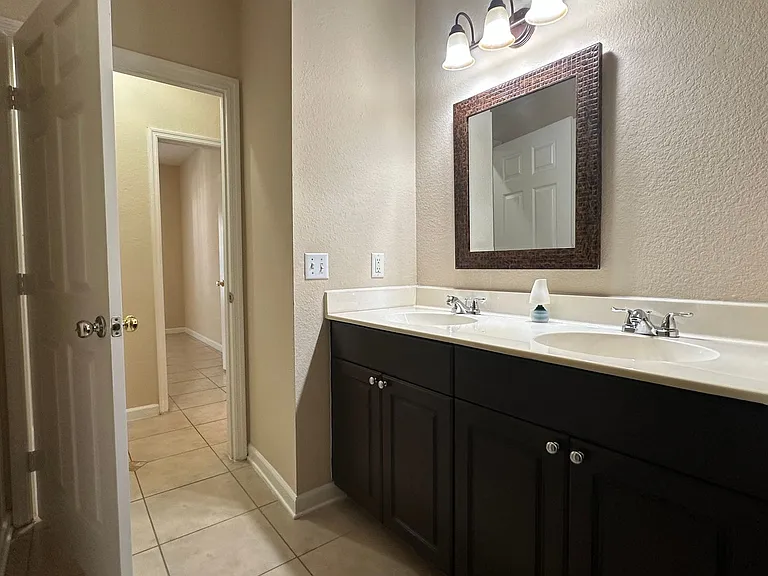 323 Arbor Lakes Cir — Photo 18
