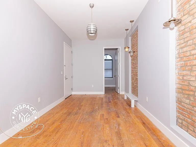 456 Madison St #1R — Photo 2