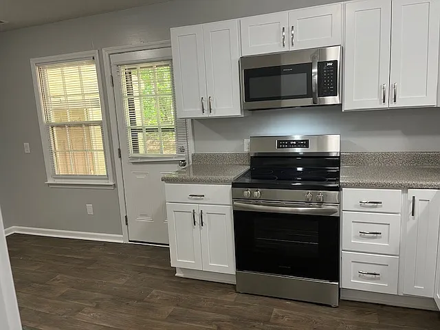 2 bed, 1.5 bath, 1050 sqft, $1,450 — Photo 2