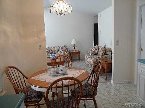 5th image of 22 Westchester Ct