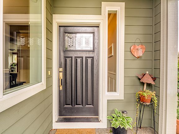 3rd image of 384 SE 70th Ave