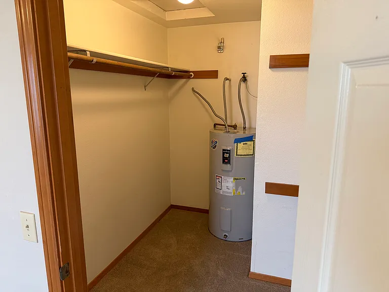 Eagle Crest Apartments — Photo 28