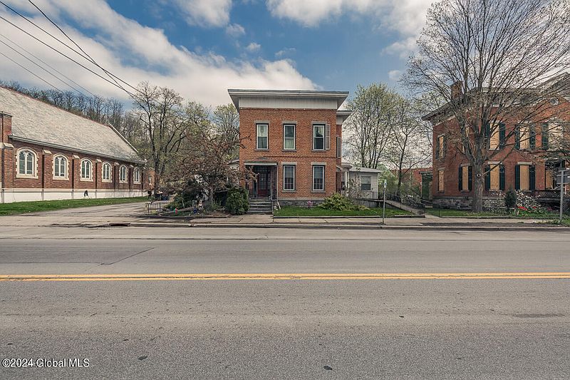 3rd image of 22 Broadway