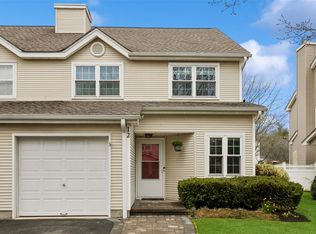12 Currier Ave, Melville, NY 11747