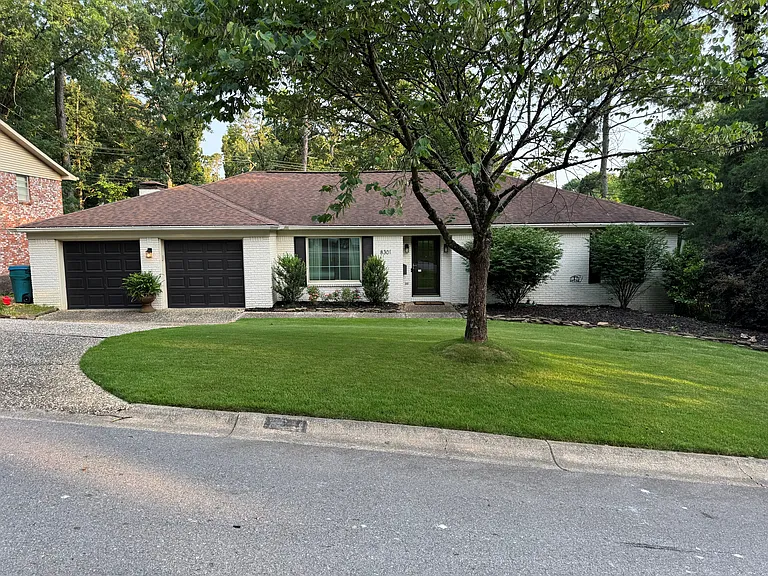 8301 Chatham Dr — Photo 2