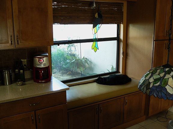 Kitchen bench and pantry.Cat negotiable.