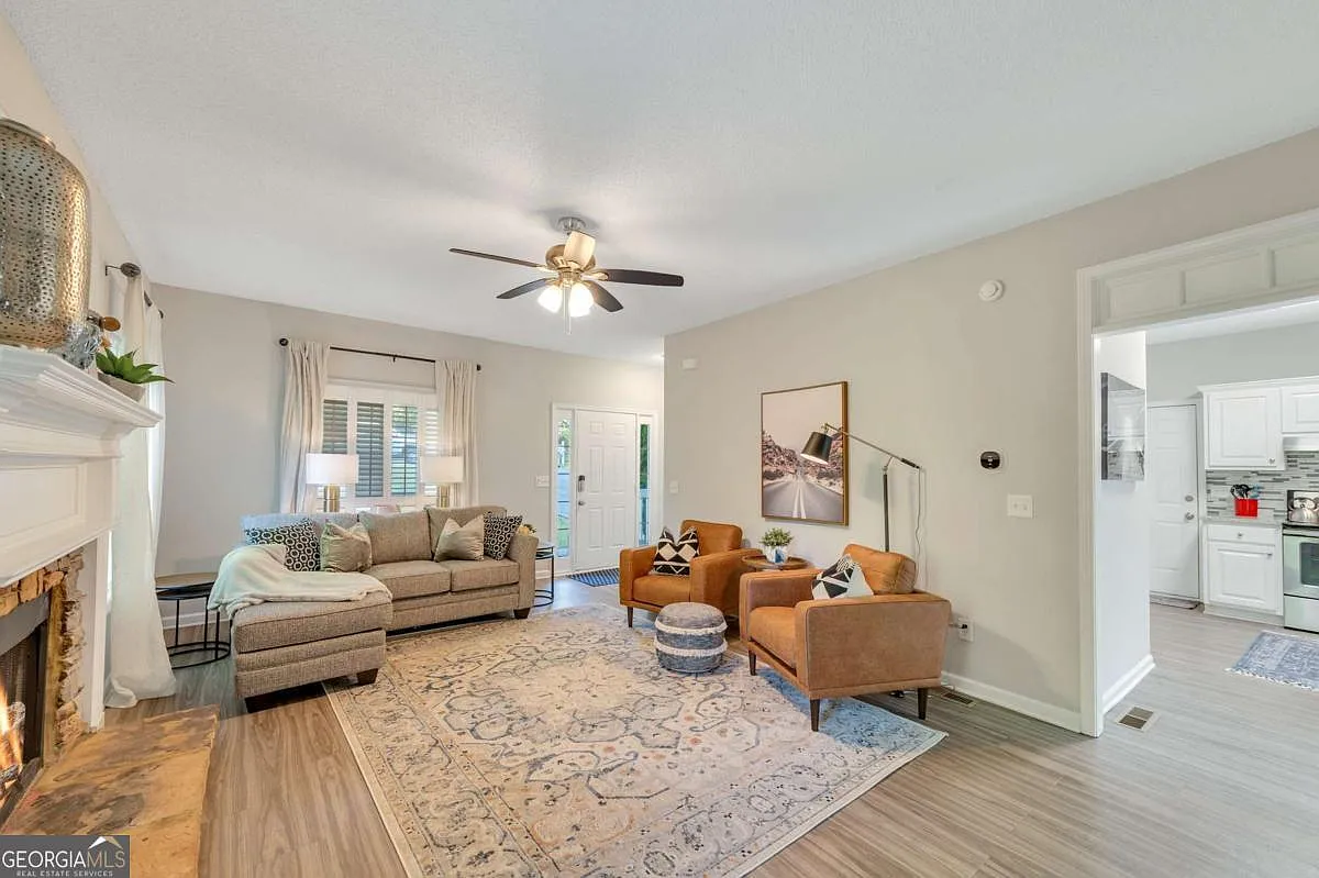 3 bed, 2.5 bath, $4,500 — Photo 3