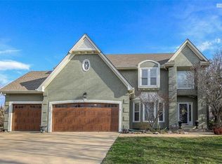 245 SW Winterpark Cir, Lees Summit, MO 64081