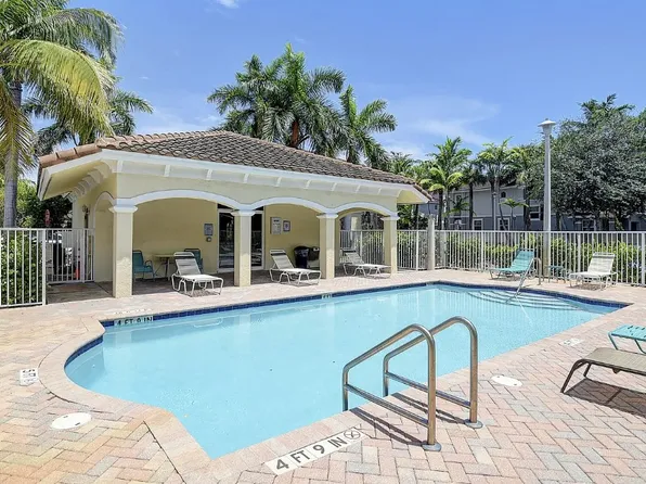 326 Bayfront Dr, Boynton Beach, FL