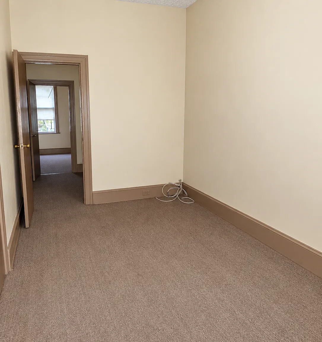 1 bed, 850 sqft, $2,400 — Photo 3