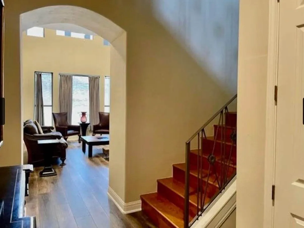 2 bed, 2.5 bath, 2017 sqft, $2,200 — Photo 2