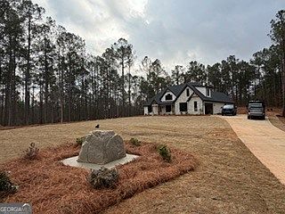 4th image of 755 Crews Rd