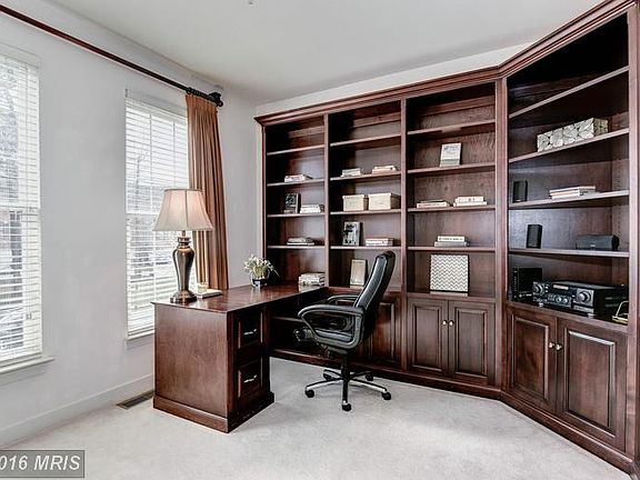 3rd image of 42 Calabash Ct
