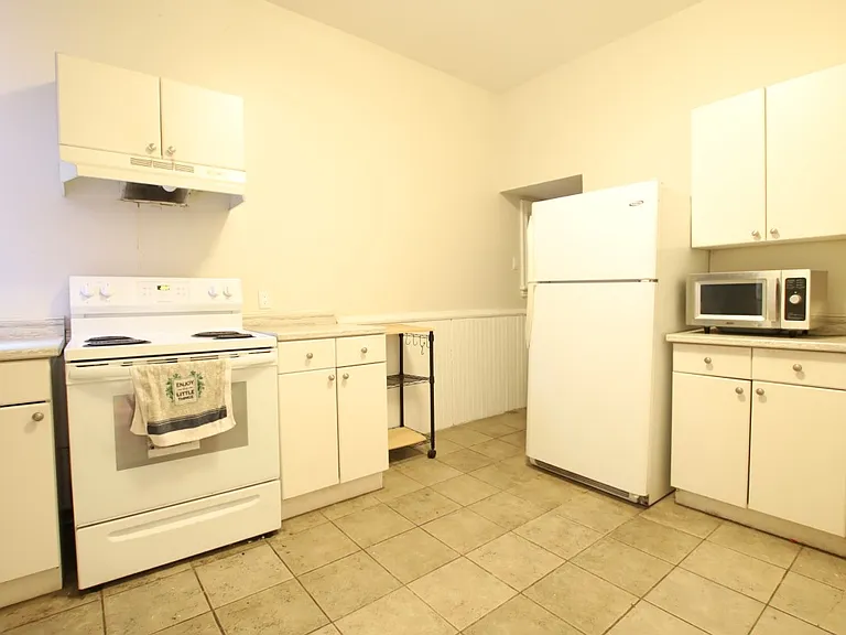 554 McLeod St #1 — Photo 6
