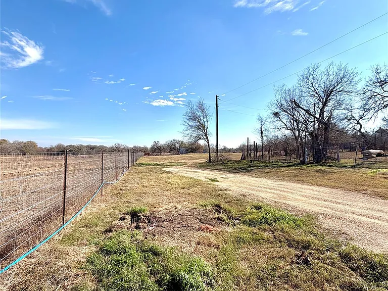 3248 Dale Ln — Photo 3