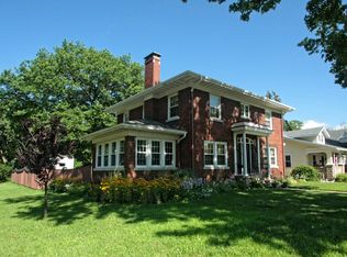 1027 Bacon St, Pekin, IL