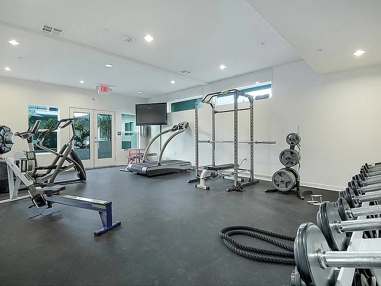 Grand View Towers — Photo 12