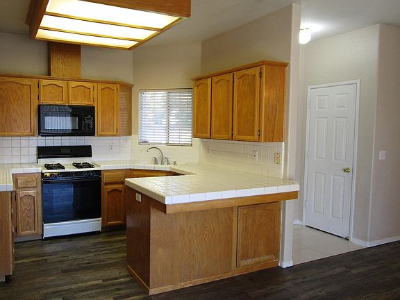 3rd image of 835 Burlwood Ave