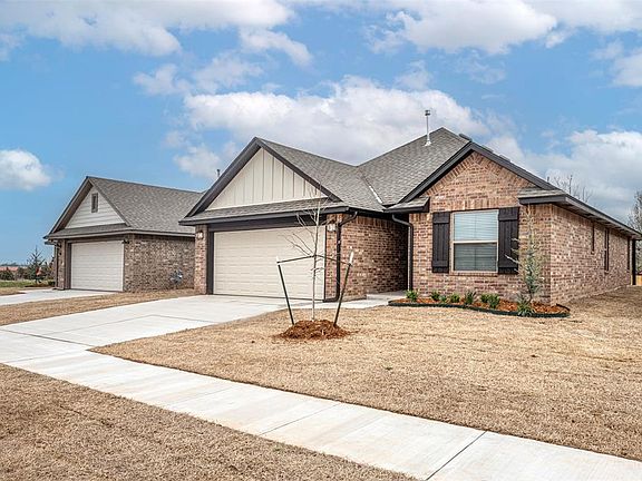 4th image of 4216 Royal Garden Dr