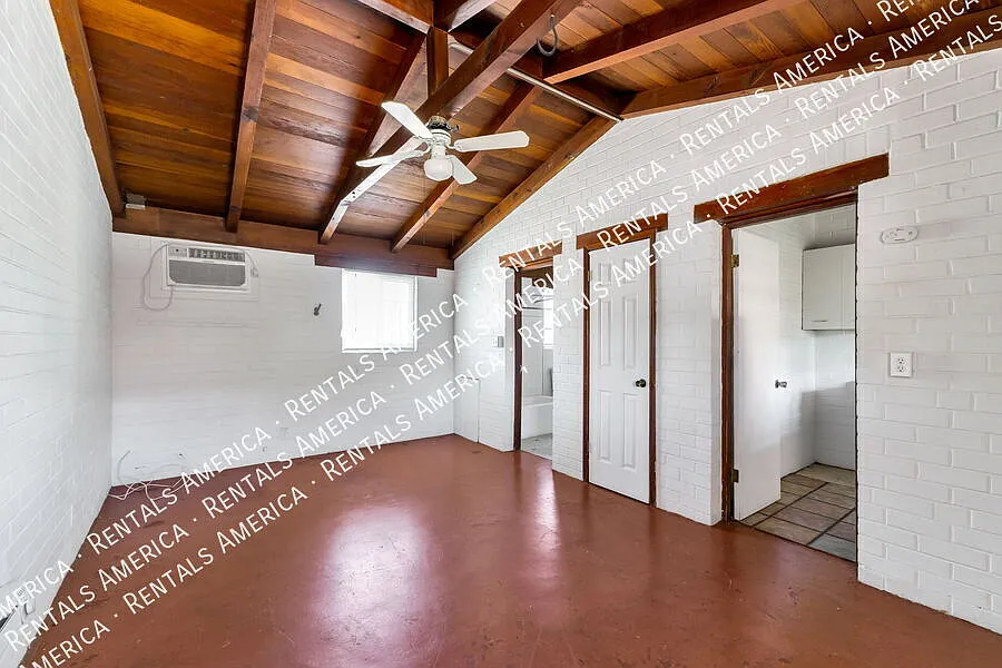 Studio, $675 — Photo 2