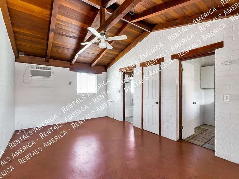 947 N Alvernon Way #7 — Photo 2