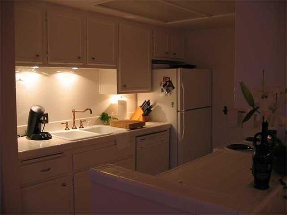 3rd image of 2828 Famosa Blvd Unit 201