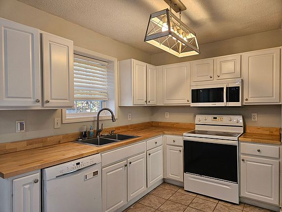 5th image of 122 Oak Cove Dr
