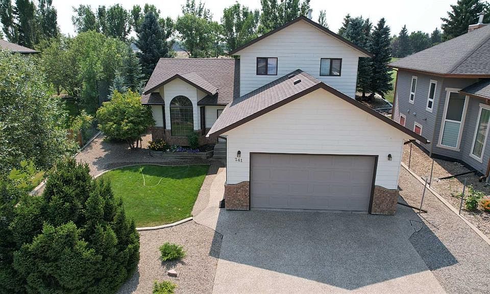 1st image of 241 NE Fairway Dr