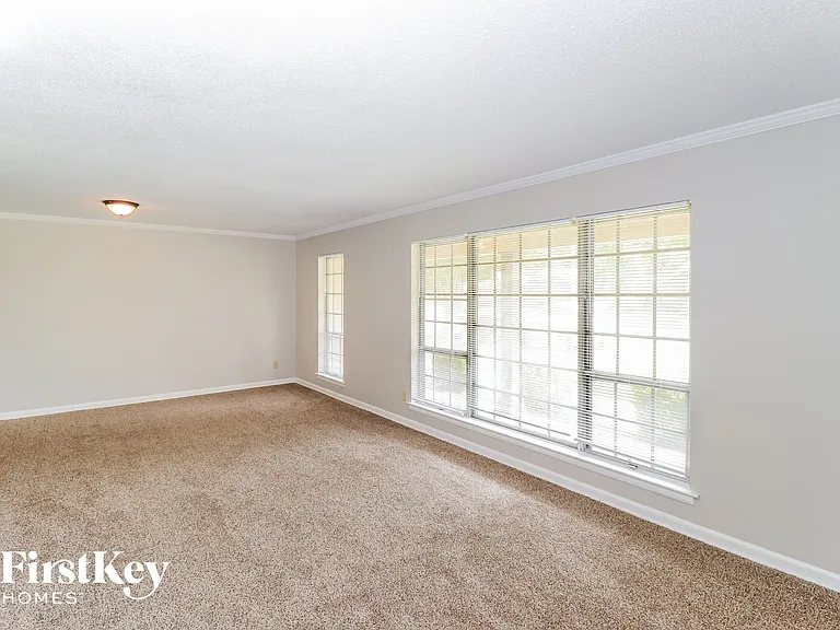 2801 Emerald St — Photo 6