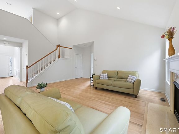 4th image of 82 Barkledge Drive #82