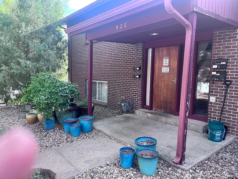 920 James Court — Photo 3