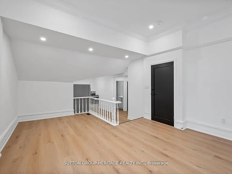 852 Simcoe St N #3 — Photo 4