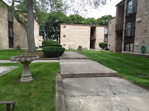 2nd image of 1950 Cherry Ln APT 115