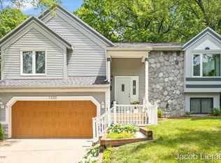 1330 Sylvan Ave SE, Grand Rapids, MI