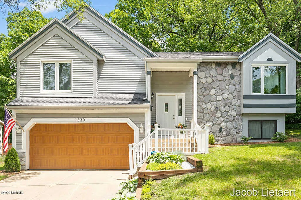 1330 Sylvan Ave SE photo 1