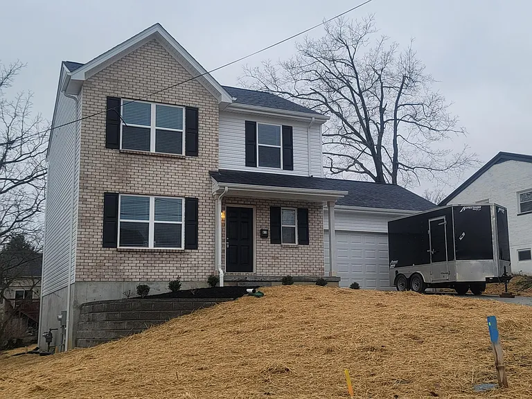 413 Locust St — Photo 1