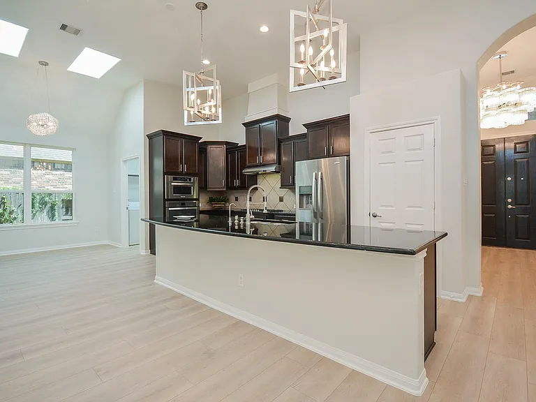 6403 Edinburgh Ct — Photo 8