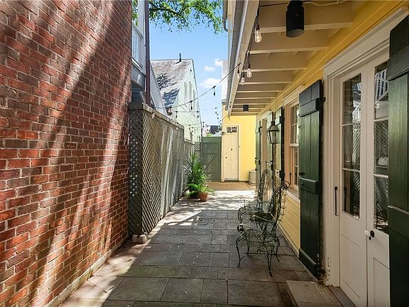 5th image of 933 Orleans Ave #5