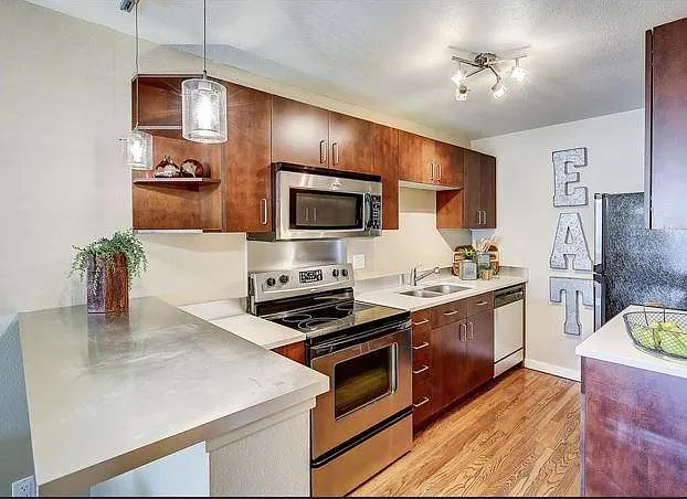 1245 Columbine St #404 — Photo 5