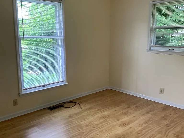 323 Hill St — Photo 9