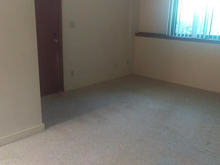 924 Kellogg Ave — Photo 6