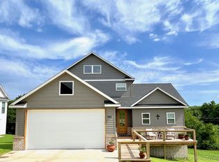 801 E Finley Ridge Dr, Tahlequah, OK 74464