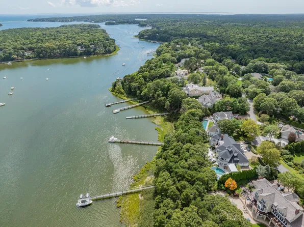 33 Shoestring Bay Road, Mashpee, MA 02649