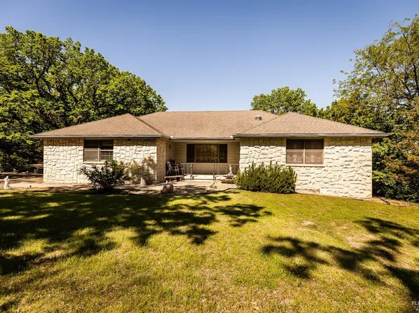 11462 J Hill Rd, Junction City, KS 66441