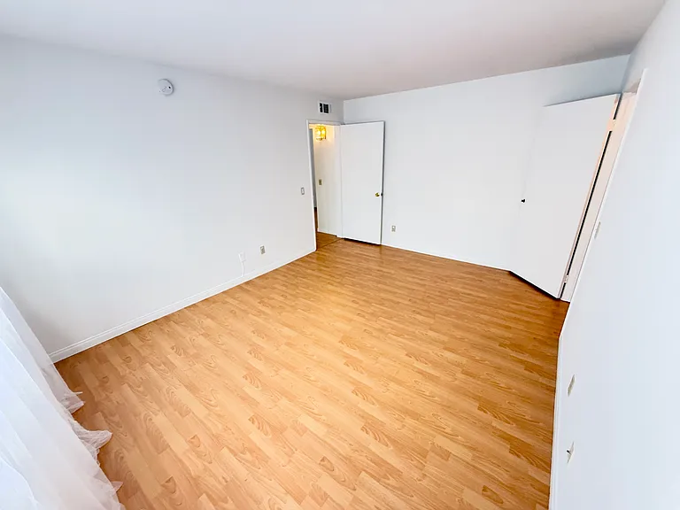 920 N Alfred St #201 — Photo 2