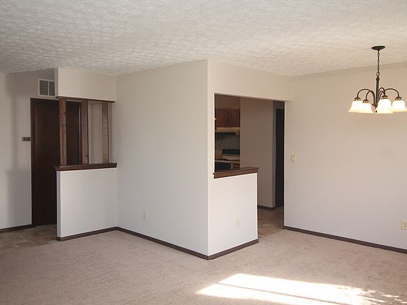 4th image of 3914 Bluebird Ct