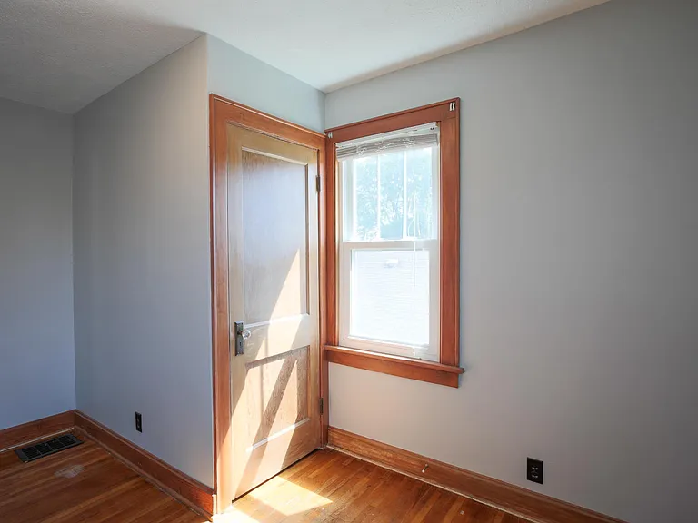 815 E Chestnut St — Photo 14