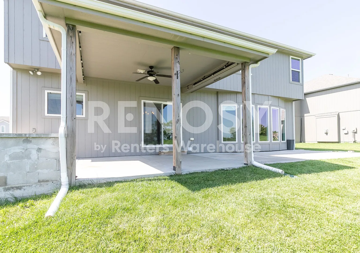 Kansas City North 4 Bed 3.5 Bath Home — Photo 2