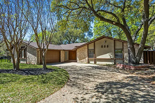 15721 Mapleview Cir Photo 1
