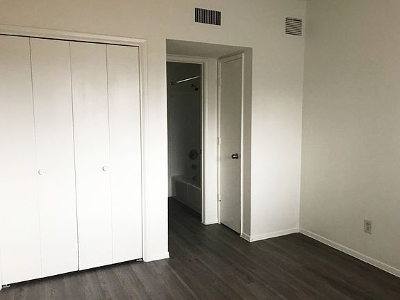 4th image of 3020 N Balboa Ave APT 10